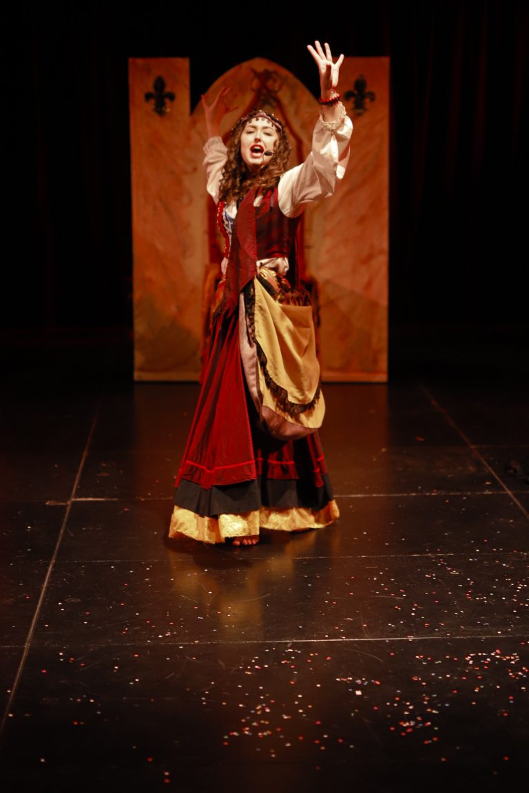 Šialene smutný princ - divadelné kostýmy. Réžia: Tomáš Krištof; Foto: Gabriela Birošová