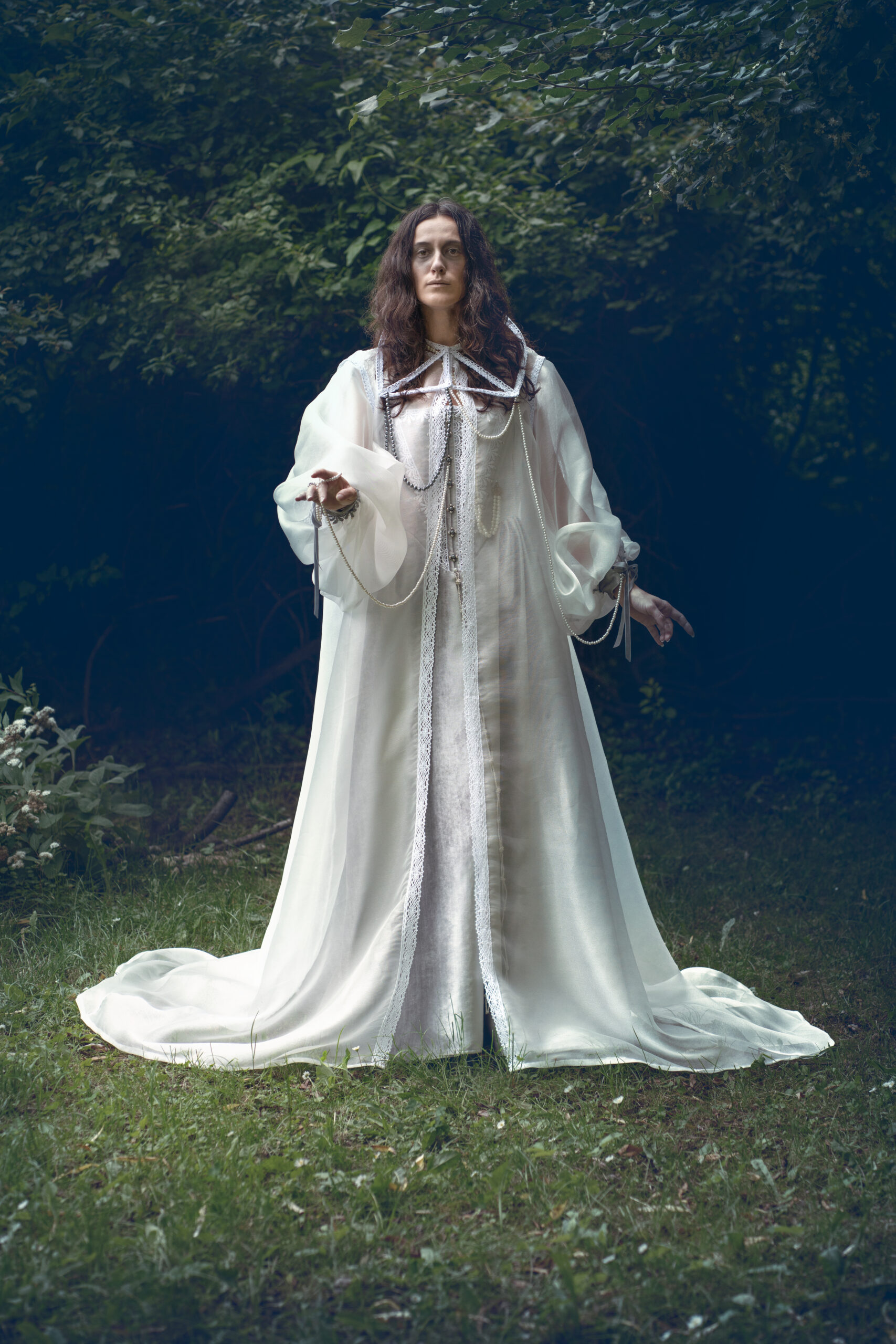 Divadelný kostým ducha Bielej pani (vytvorila Mgr. Alexandra Heldesová - Blackbird Atelier)
